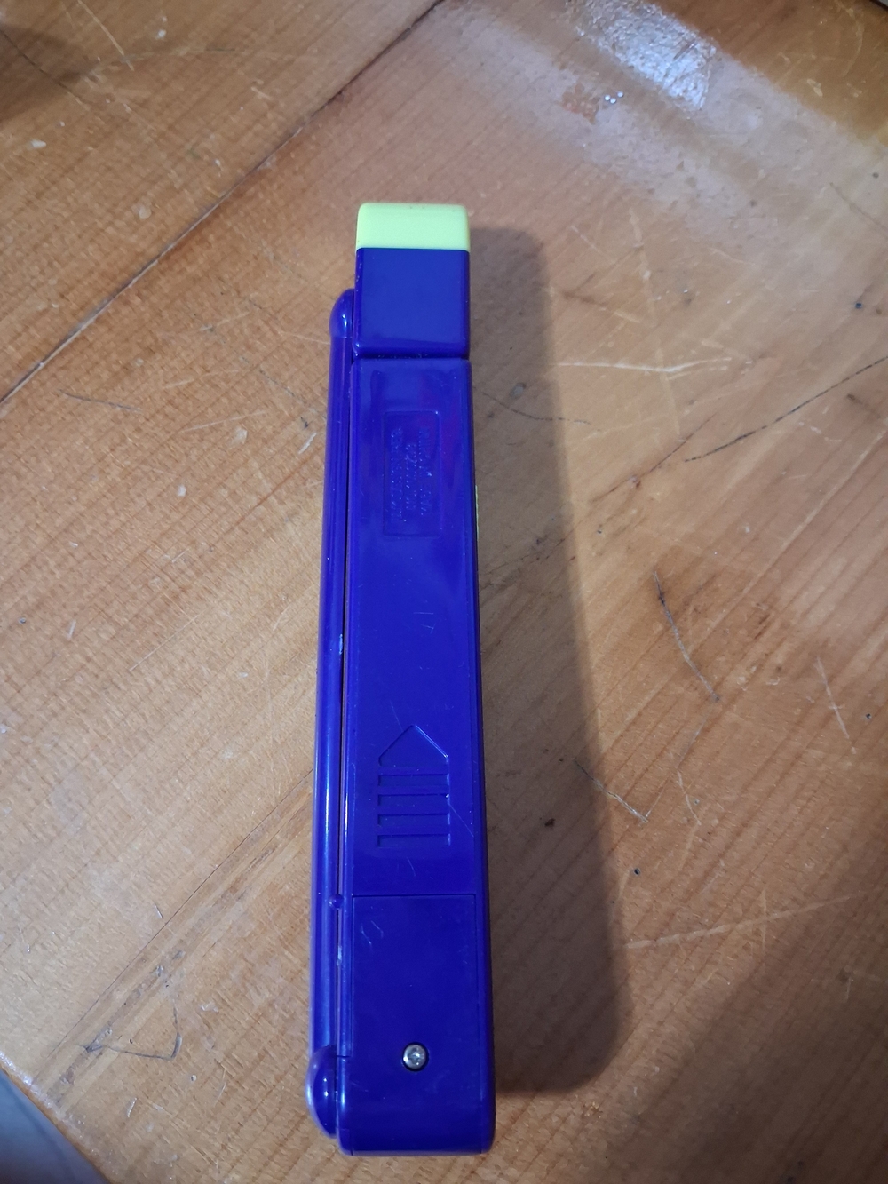 Collectible Vintage Goosebumps Blue Book Light with Yellow Clip - Picture 2 of 2